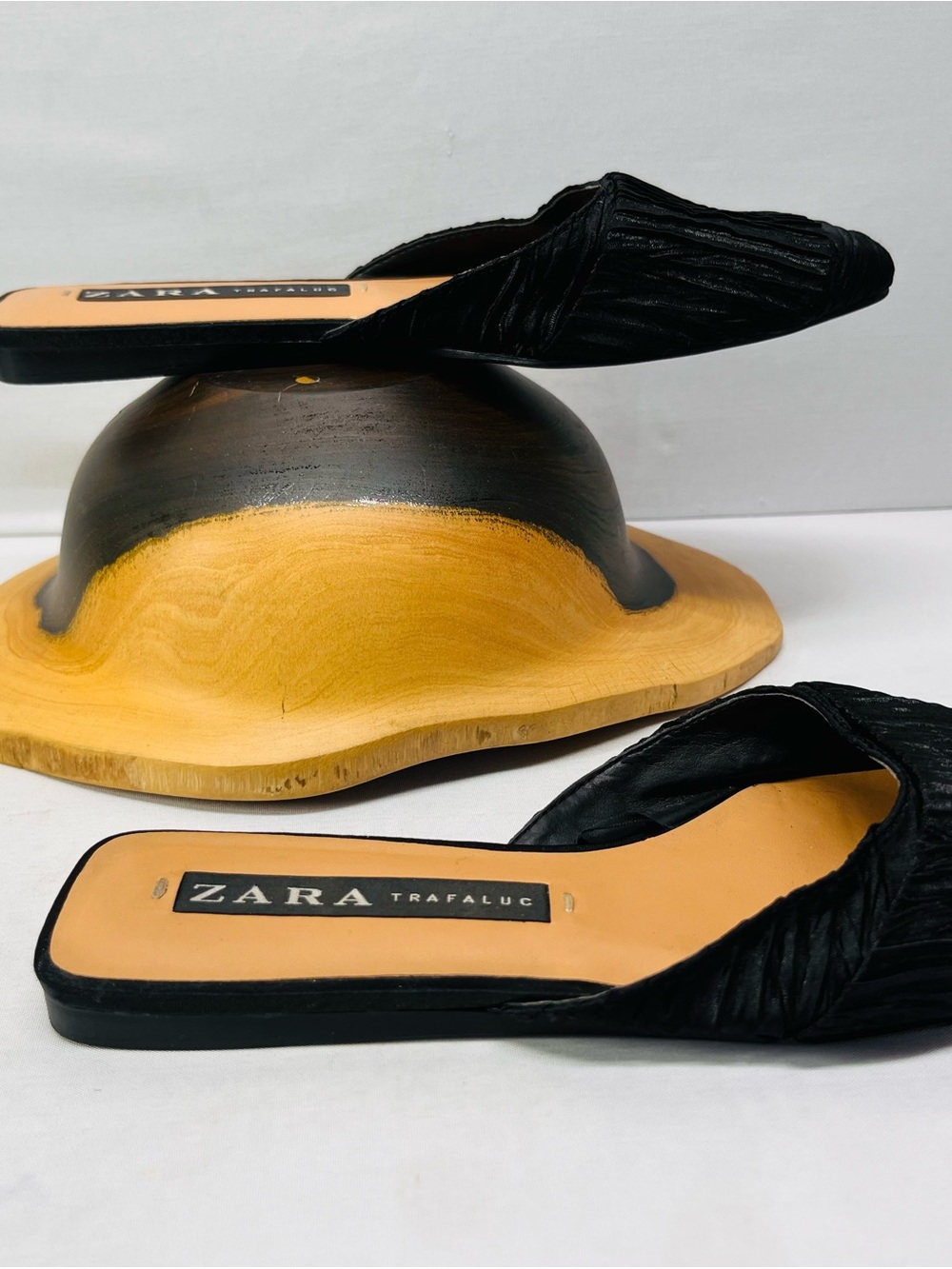 Zara Black Trafaluc Textured Slip-On Mules - Picture 3 of 6